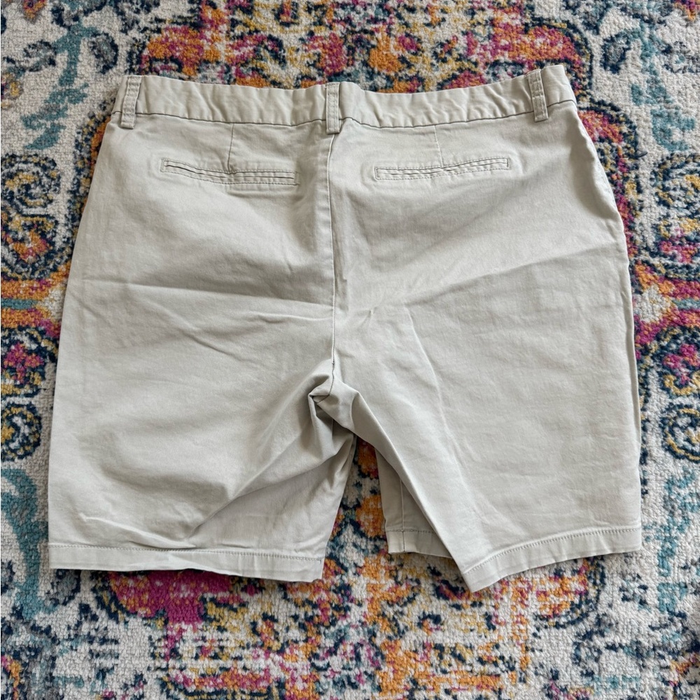 GAP Women's Light Tan Bermuda Shorts - Picture 5 of 5